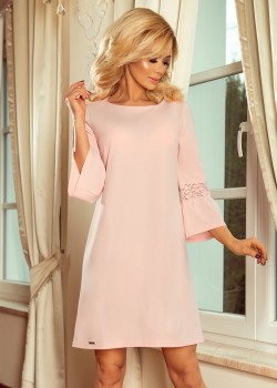 190-1 MARGARET kleita ar mežģīnēm piedurknēs - pasteļrozā 190-1 MARGARET kleita ar mežģīnēm piedurknēs - pasteļrozā