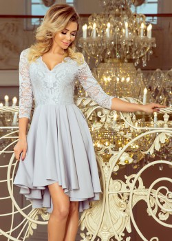 210-9 NICOLLE - kleita ar garāku muguru ar mežģīņu kakla izgriezumu - Pelēka 210-9 NICOLLE - kleita ar garāku muguru ar mežģīņu kakla izgriezumu - Pelēka