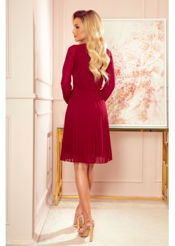 313-8 ISABELLE Plisēta kleita ar kakla izgriezumu un garām piedurknēm - bordo krāsā